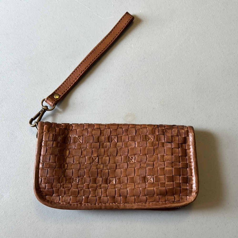 Platania Tan Woven Clutch
